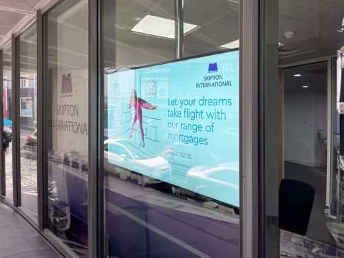 digital signage screen ultra high brightness