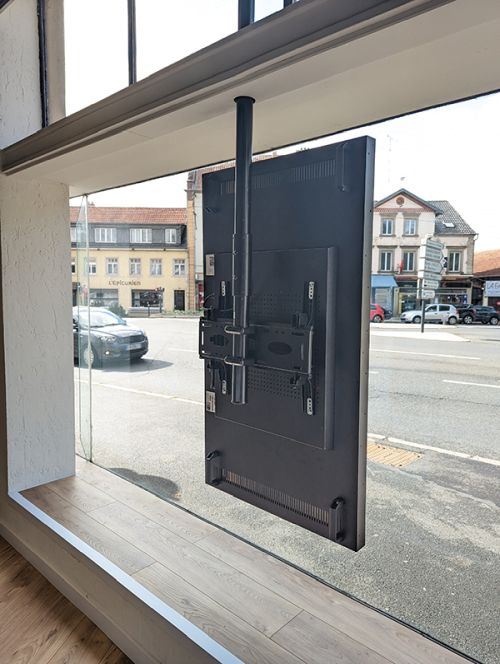 digital signage screen ultra high brightness