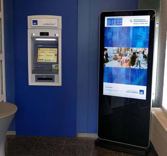 top uses digital signage banking